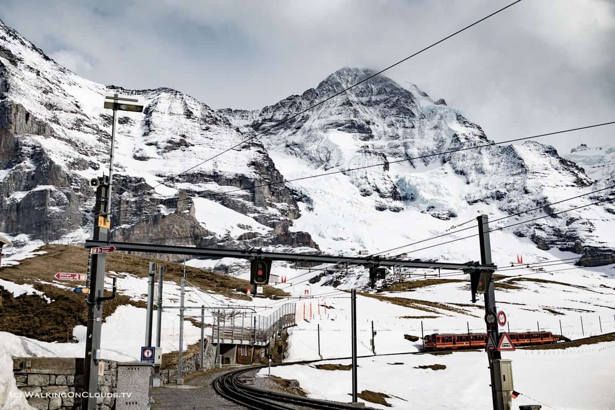 Schweiz - Rundreise - Bern und Interlaken mit SkyWork Airlines -