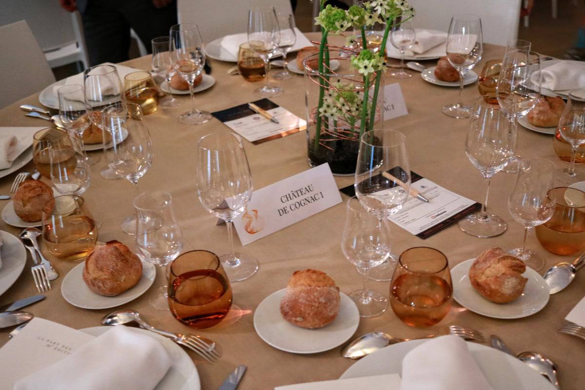 Cognac Frankreich La Part des Anges gedeckter Tisch
