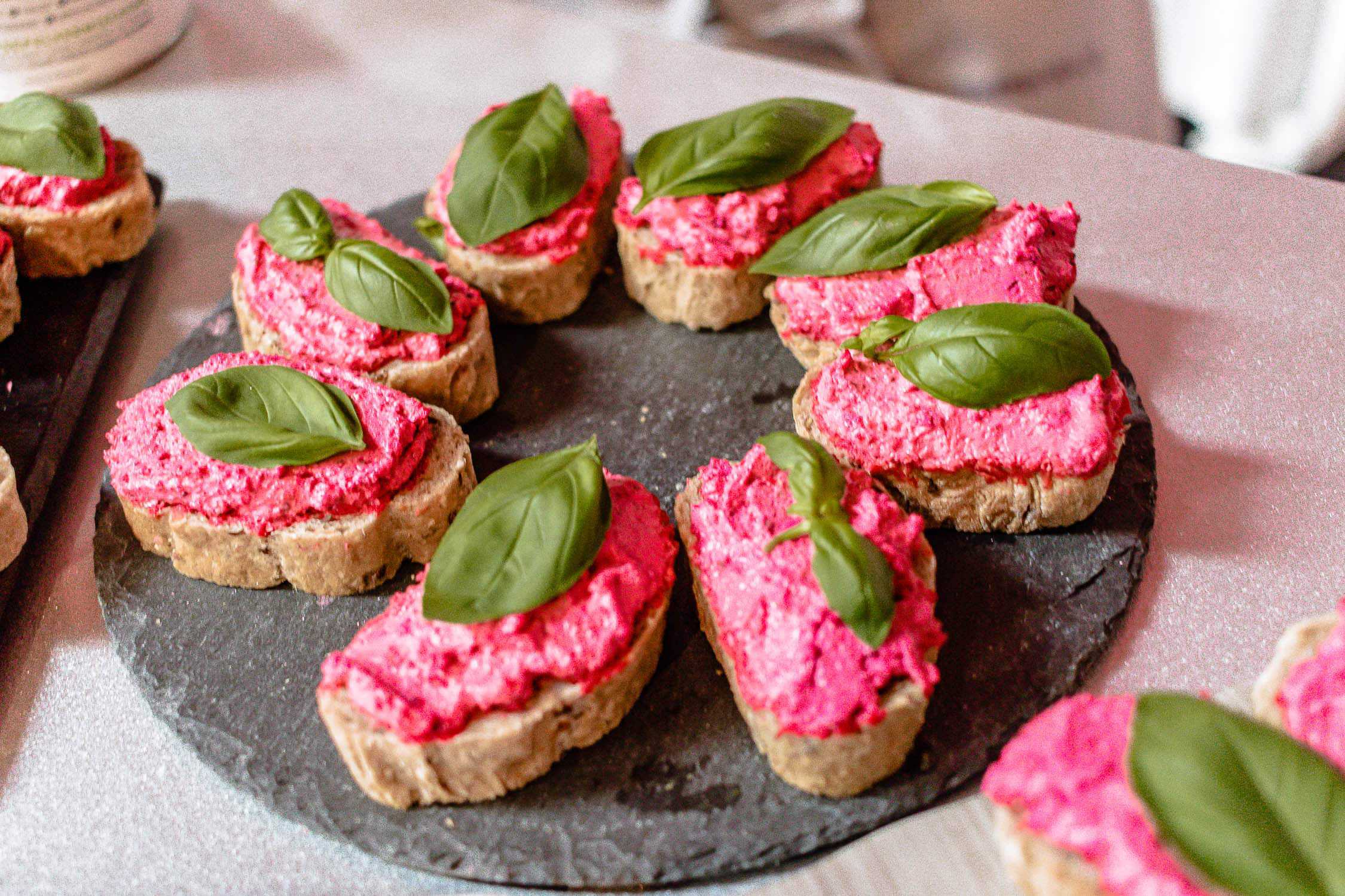 Medicinicum in Lech am Arlberg, Thema, Medizin in Ost und West, Schulmedizin, Ayurveda, Shiatsu, Yoga, gesunde Ernährung, Kräuterkunde, Anti-Aging, Best Ager