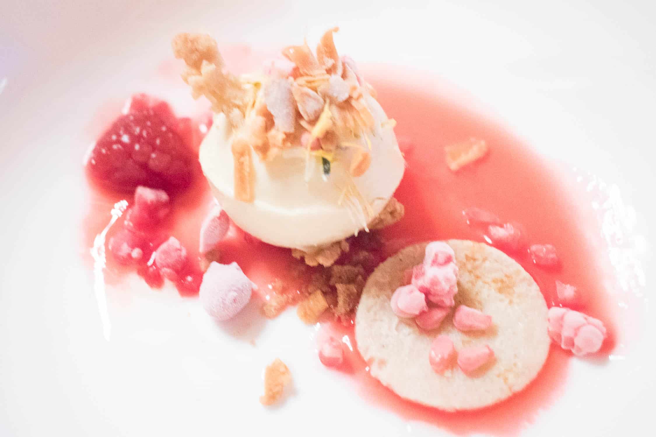 Medicinicum in Lech am Arlberg, Thema, Medizin in Ost und West, Schulmedizin, Ayurveda, Shiatsu, Yoga, gesunde Ernährung, Kräuterkunde, Anti-Aging, Best Ager