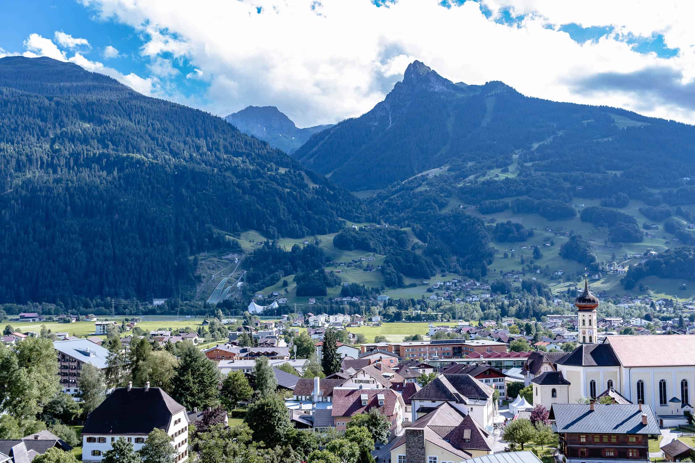Montafon südlichstes Tal in Vorarlberg ist Sommer wie Winter ein schöner Urlaubsort. Schruns ist idealer Ausgangspunkt zum Wandern, Mountaunbiketouren, Klettern,