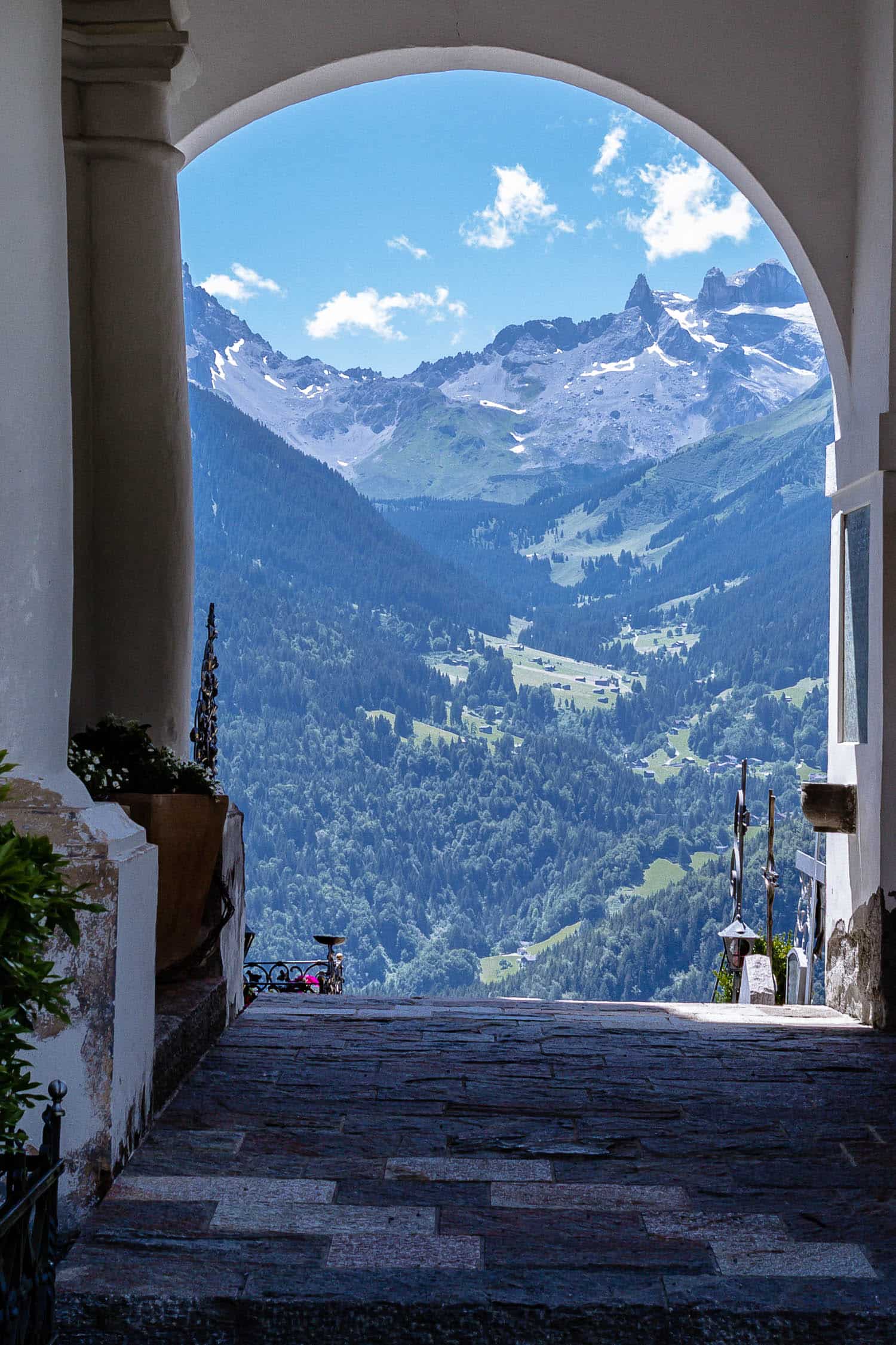 Montafon südlichstes Tal in Vorarlberg ist Sommer wie Winter ein schöner Urlaubsort. Schruns ist idealer Ausgangspunkt zum Wandern, Mountaunbiketouren, Klettern,