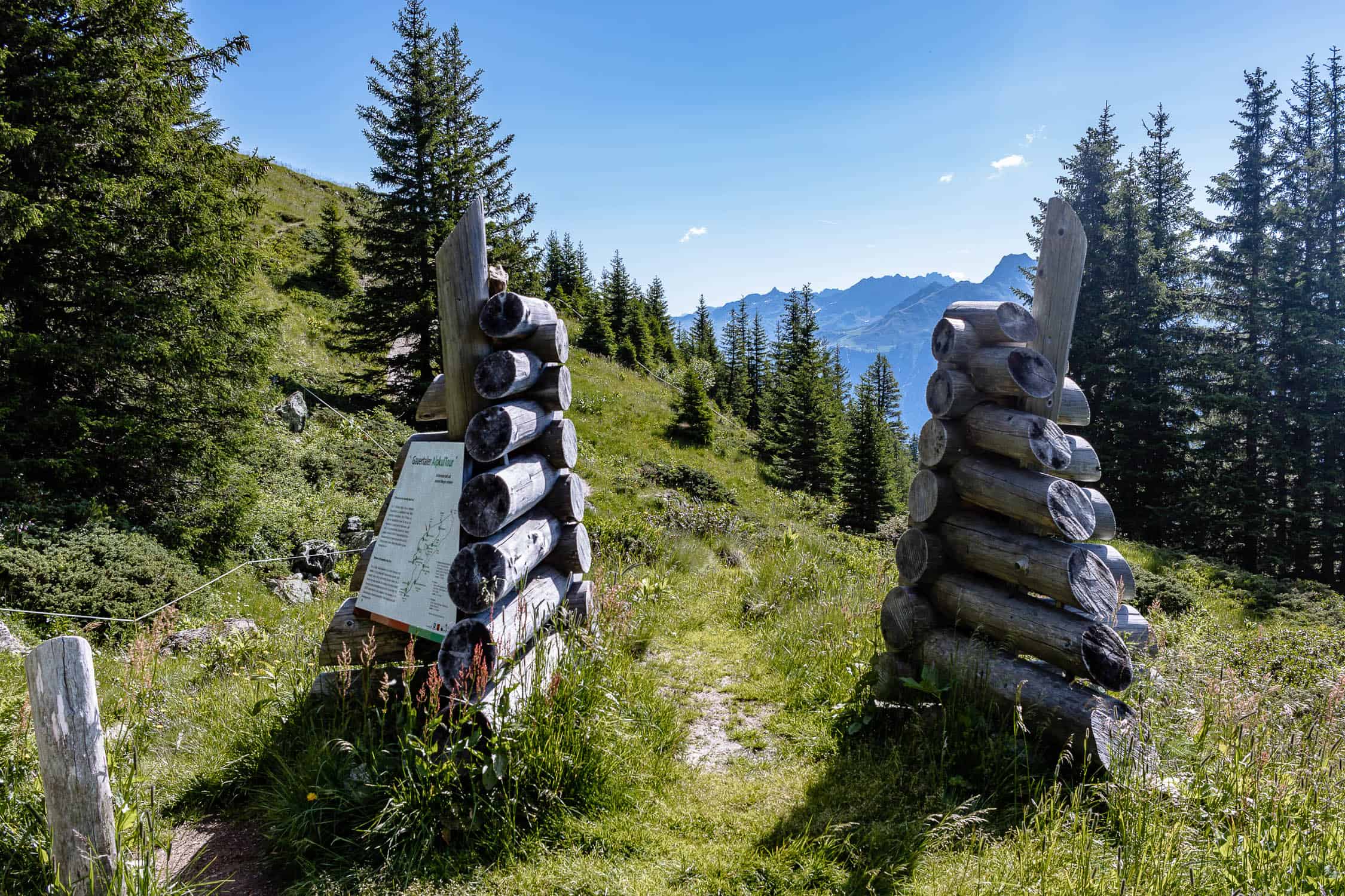 Montafon südlichstes Tal in Vorarlberg ist Sommer wie Winter ein schöner Urlaubsort. Schruns ist idealer Ausgangspunkt zum Wandern, Mountaunbiketouren, Klettern,