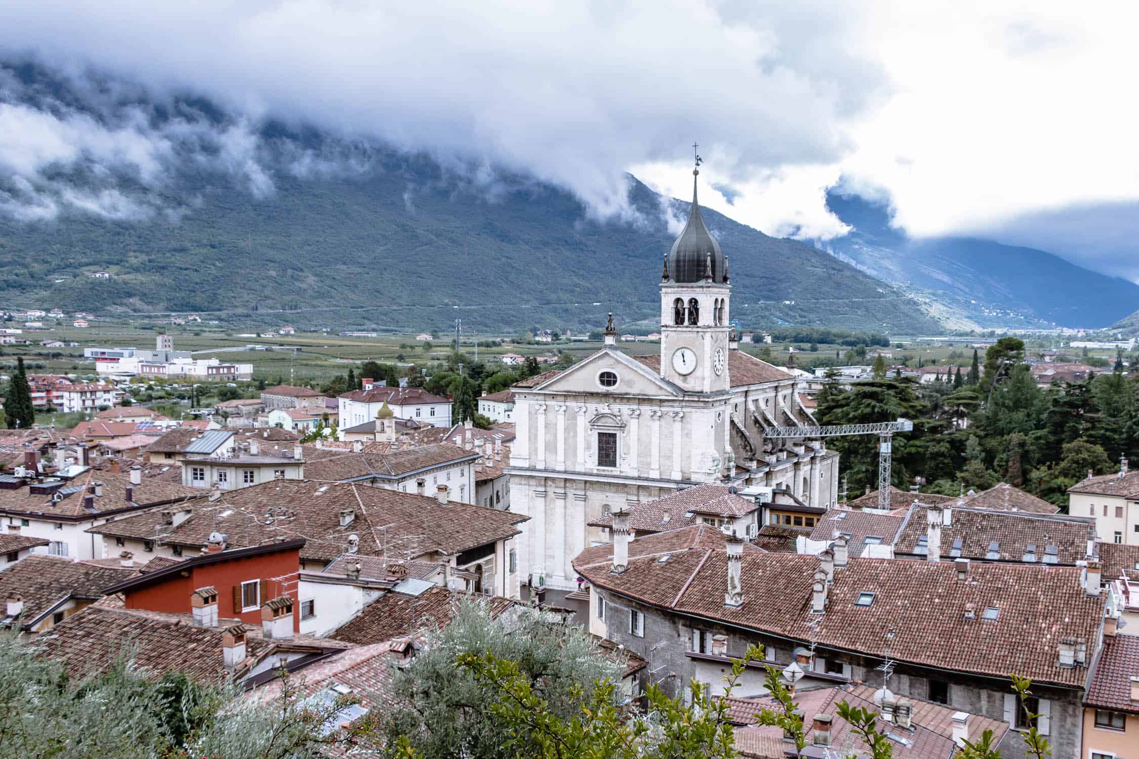 Arco am Gardasee ideal zum Wandern und Radfahren, Trentino, Italien, Burg Arco, Olivenhaine, Olio Cru, Rainer Maria Rilke Promenade, Parco Arciducale Arco,
