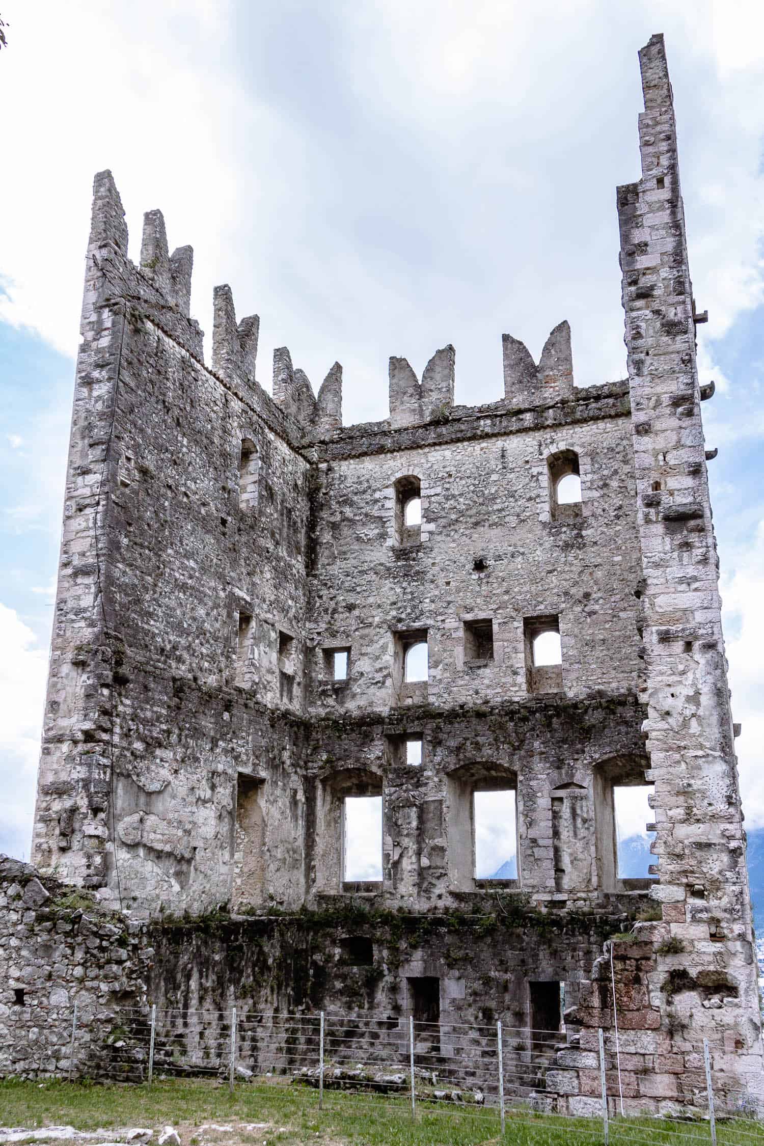 Arco am Gardasee ideal zum Wandern und Radfahren, Trentino, Italien, Burg Arco, Olivenhaine, Olio Cru, Rainer Maria Rilke Promenade, Parco Arciducale Arco,