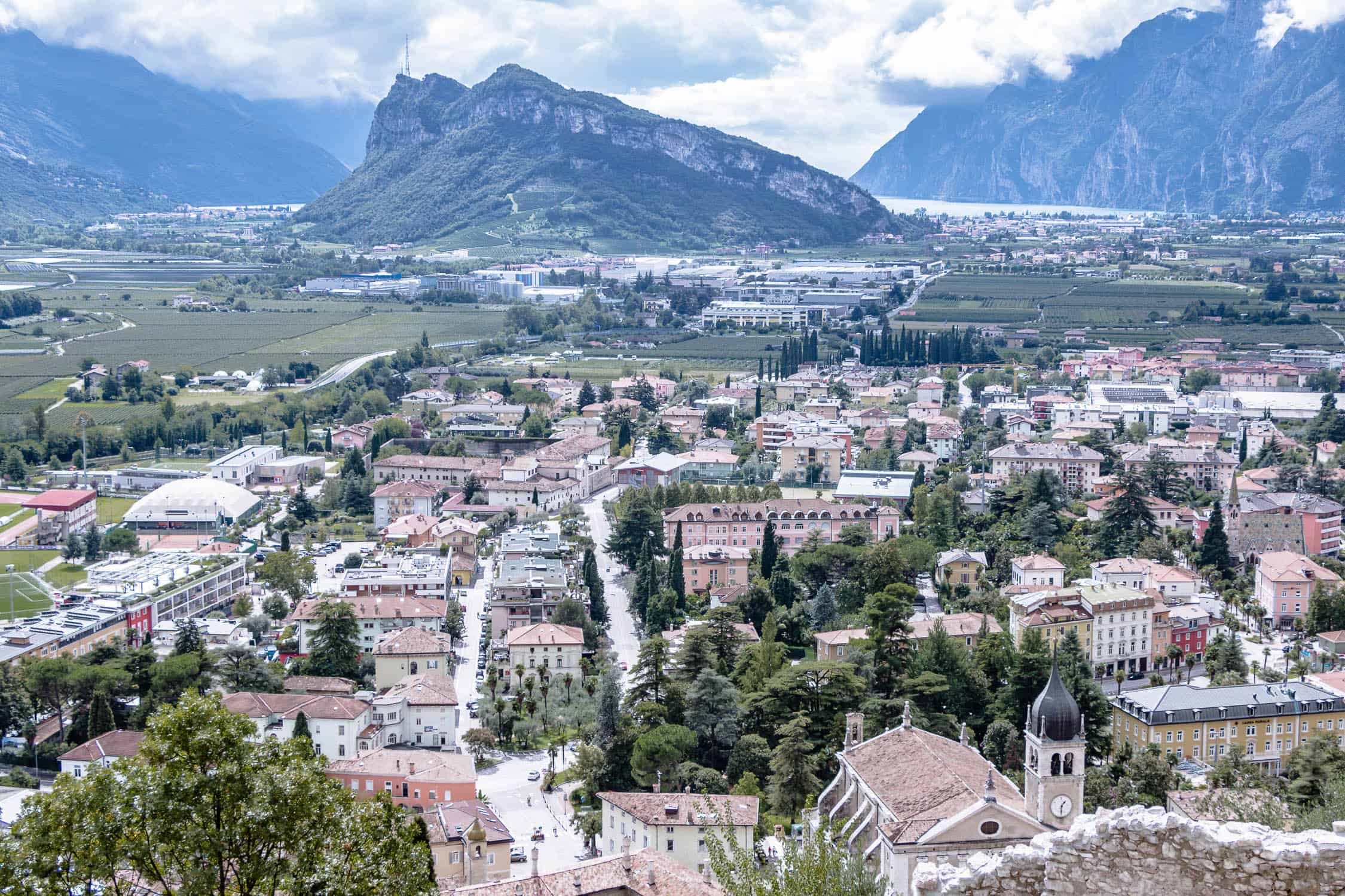 Arco am Gardasee ideal zum Wandern und Radfahren, Trentino, Italien, Burg Arco, Olivenhaine, Olio Cru, Rainer Maria Rilke Promenade, Parco Arciducale Arco,