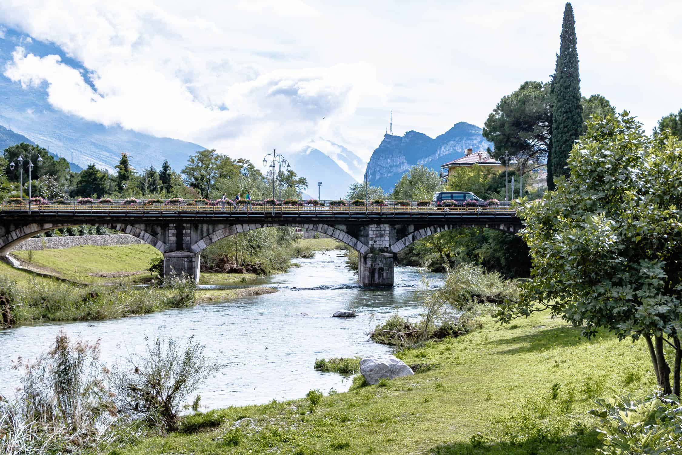 Arco am Gardasee ideal zum Wandern und Radfahren, Trentino, Italien, Burg Arco, Olivenhaine, Olio Cru, Rainer Maria Rilke Promenade, Parco Arciducale Arco,