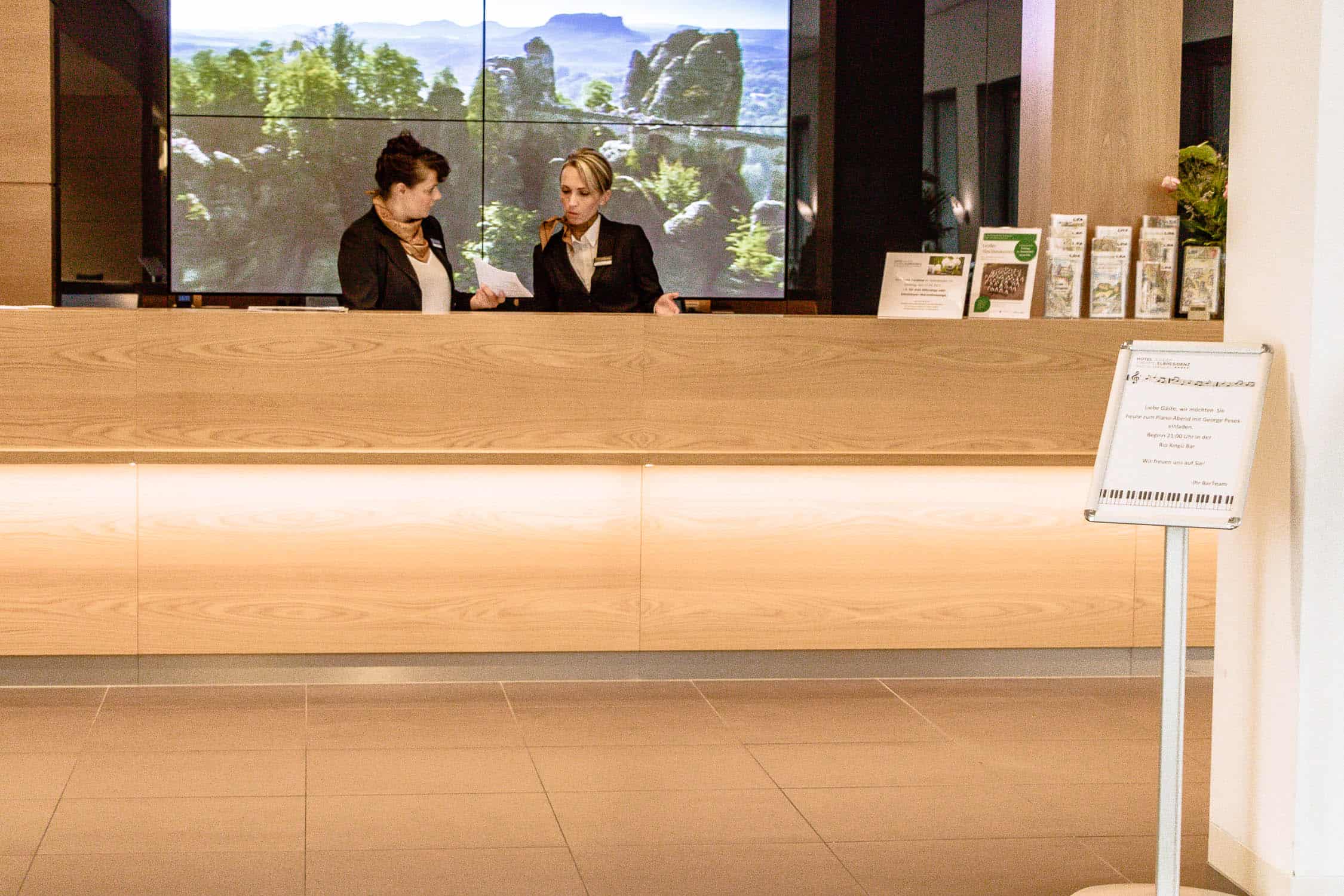 Das fünf Sterne Hotel Elbresidenz in Bad Schandau liegt direkt an der Elbe in der Sächsischen Schweiz, Wellness, Fitness, Tagungshotel, gehobene Gourmet-Küche,