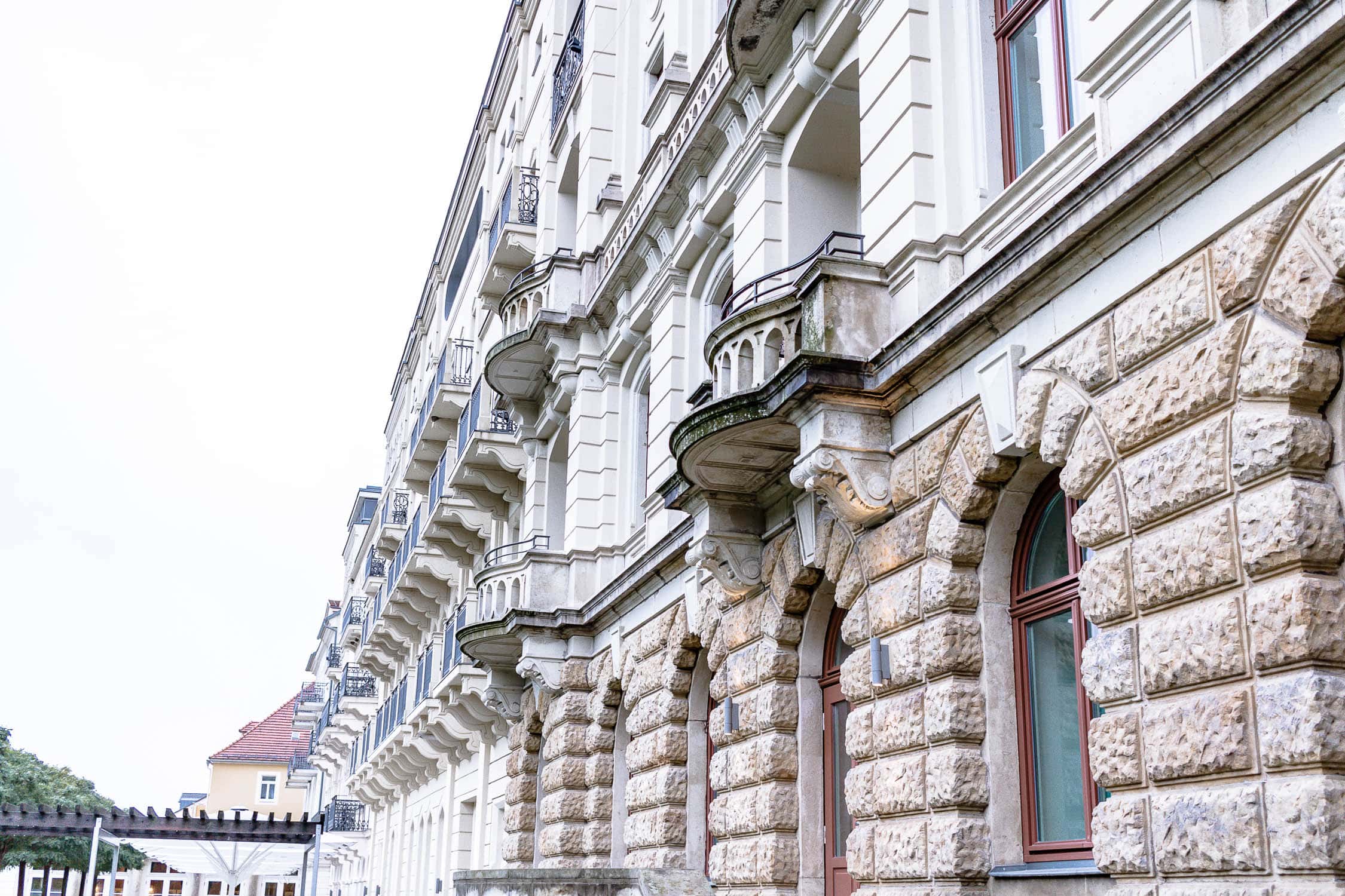 Das fünf Sterne Hotel Elbresidenz in Bad Schandau liegt direkt an der Elbe in der Sächsischen Schweiz, Wellness, Fitness, Tagungshotel, gehobene Gourmet-Küche,
