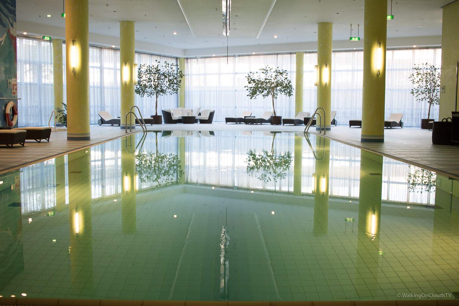 Hilton Hotel München Airport, ideal bei einem frühen Abflug, Urlaub, Geschäftsreise, Wellnessoase bei Zwischenstop, Restaurant Charles Lindbergh, Atrium, Fussball Doppelpass