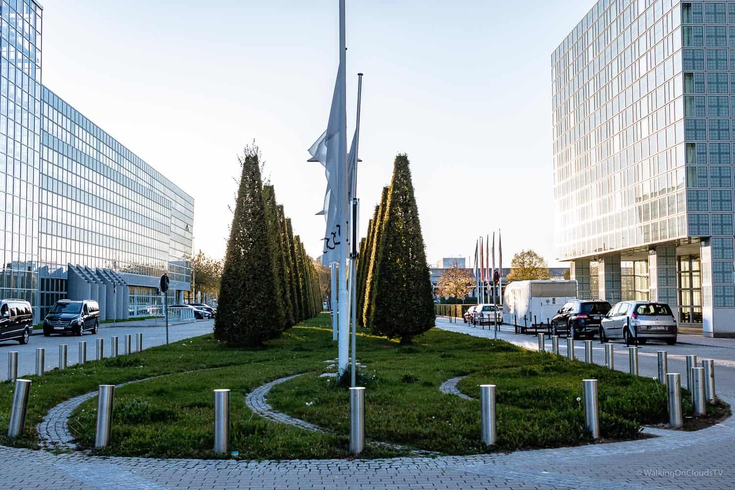 Hilton Hotel München Airport, ideal bei einem frühen Abflug, Urlaub, Geschäftsreise, Wellnessoase bei Zwischenstop, Restaurant Charles Lindbergh, Atrium, Fussball Doppelpass
