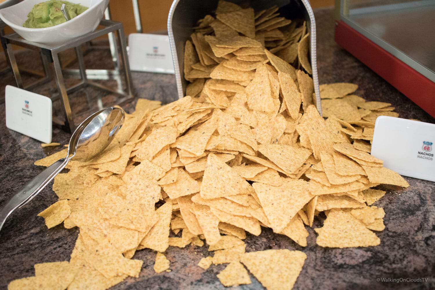 Hilton Hotel München Airport, ideal bei einem frühen Abflug, Urlaub, Geschäftsreise, Wellnessoase bei Zwischenstop, Restaurant Charles Lindbergh, Atrium, Fussball Doppelpass