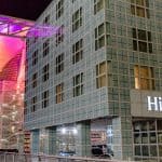 Hilton Hotel München Airport, ideal bei einem frühen Abflug, Urlaub, Geschäftsreise, Wellnessoase bei Zwischenstop, Restaurant Charles Lindbergh, Atrium, Fussball Doppelpass