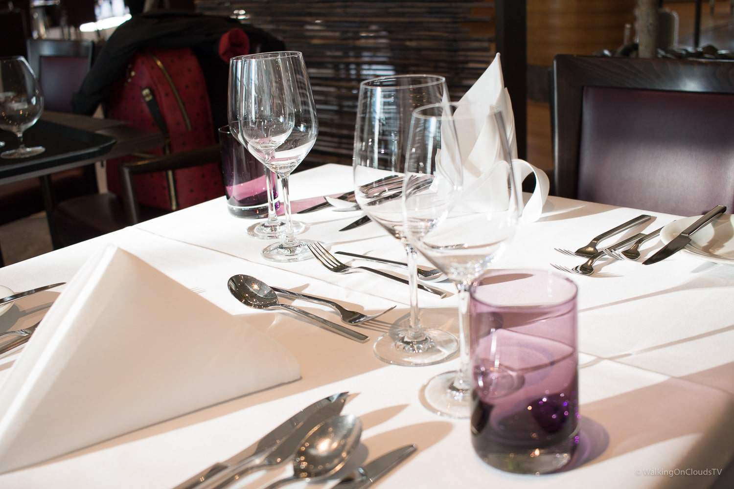 Hilton Hotel München Airport, ideal bei einem frühen Abflug, Urlaub, Geschäftsreise, Wellnessoase bei Zwischenstop, Restaurant Charles Lindbergh, Atrium, Fussball Doppelpass