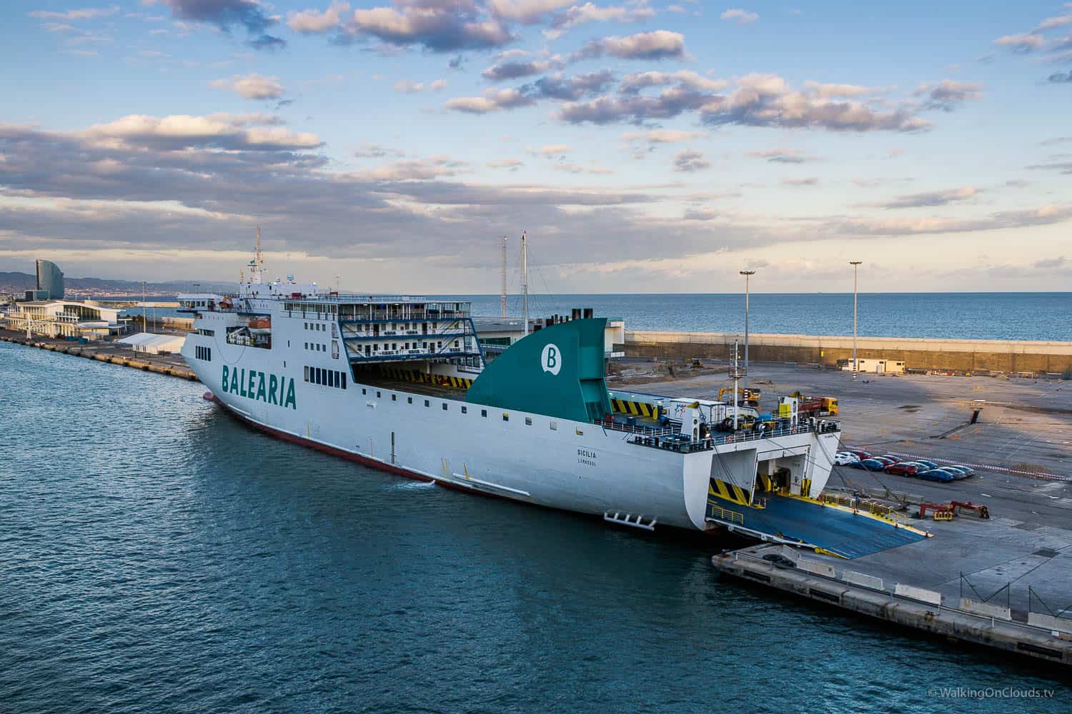 Seetag auf der TUI Cruises Mein Schiff 5 - Mittelmeerkreuzfahrt als Reiseblogger und Best-Ager Kreuzfahrtblogger - Blick in Lager und Vorratsräume - Hafen von Barcelona - Sonnenuntergang