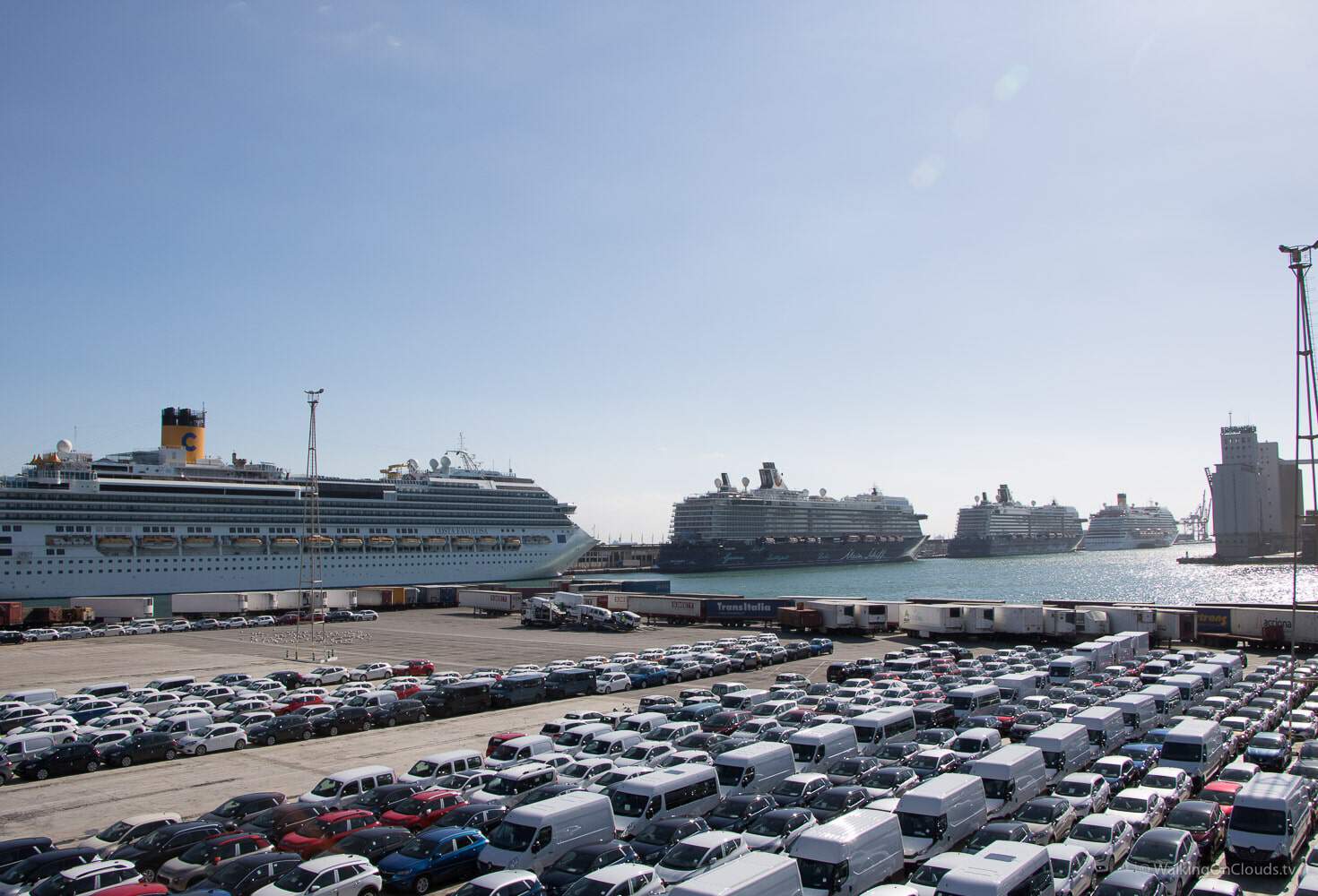 Mit Kreuzfahrtschiff in Barcelona - Anlegen im Hafen - Las Ramblas und Wochenmarkt - Welche Ausflüge bietet TUI Mein Schiff in Spanien an? Erfahrungen als Kreuzfahrtblogger und Reiseblogger auf der TUI Cruises