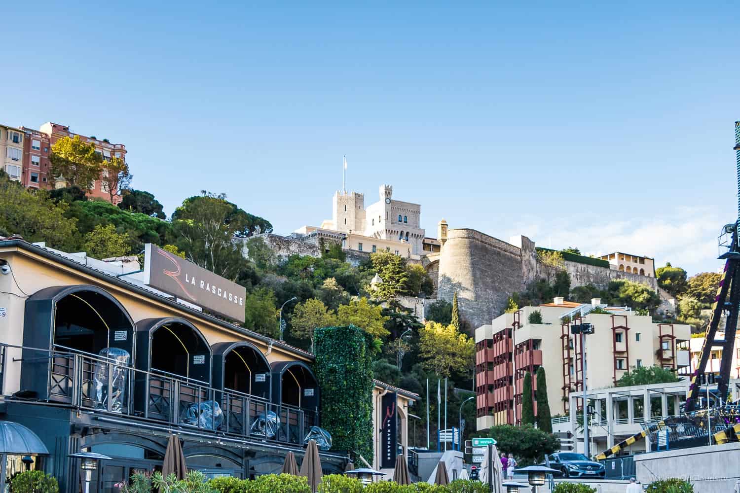 Monaco und Monte Carlo auf einer Kreuzfahrt als Kreuzfahrtblogger erleben! Das bekannte Casino, der Tunnel aus der Formel 1, der Blick auf das Mittelmeer und die TUI Mein Schiff 5 - welche Ausflüge gibt es?