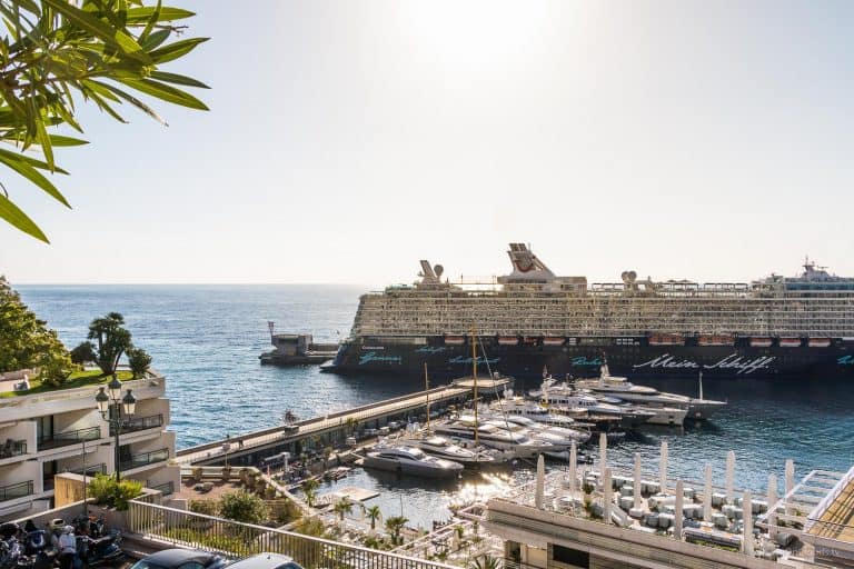 Monaco und Monte Carlo auf einer Kreuzfahrt als Kreuzfahrtblogger erleben! Das bekannte Casino, der Tunnel aus der Formel 1, der Blick auf das Mittelmeer und die TUI Mein Schiff 5 - welche Ausflüge gibt es?