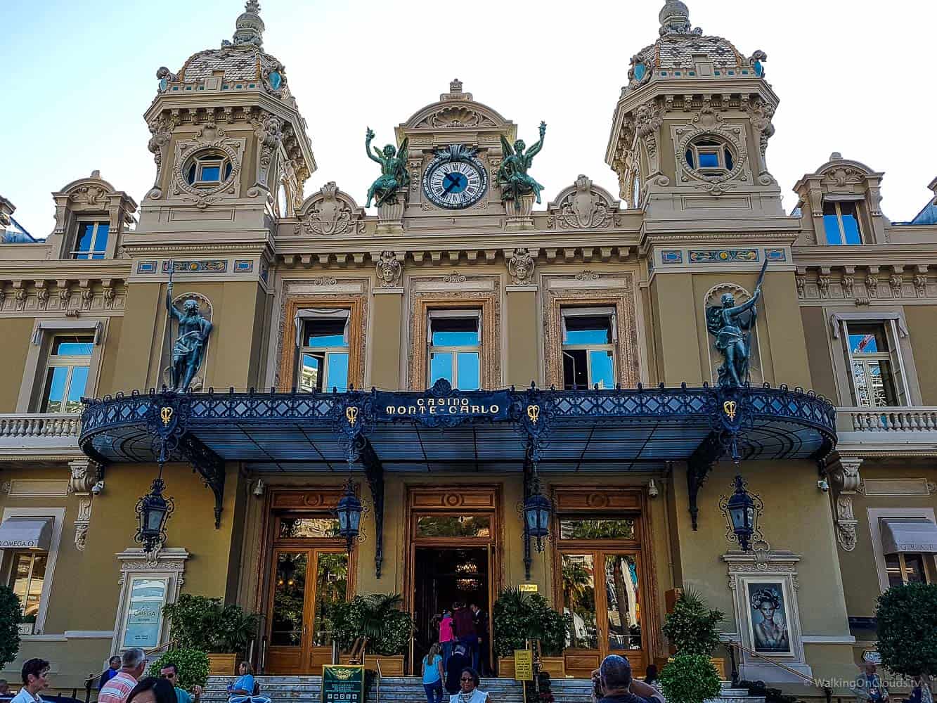 Monaco und Monte Carlo auf einer Kreuzfahrt als Kreuzfahrtblogger erleben! Das bekannte Casino, der Tunnel aus der Formel 1, der Blick auf das Mittelmeer und die TUI Mein Schiff 5 - welche Ausflüge gibt es?