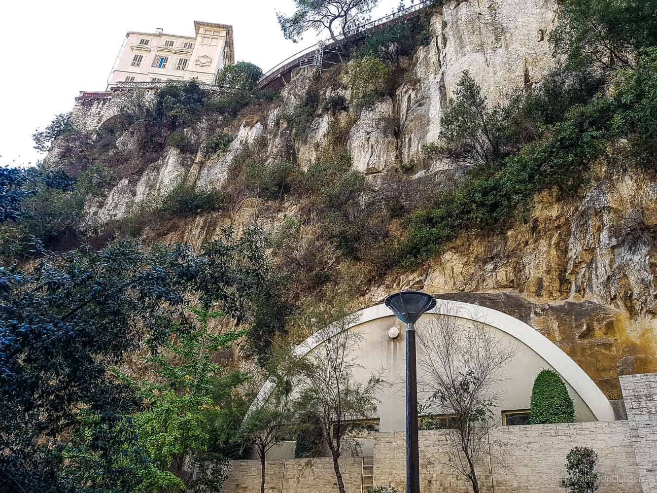 Monaco und Monte Carlo auf einer Kreuzfahrt als Kreuzfahrtblogger erleben! Das bekannte Casino, der Tunnel aus der Formel 1, der Blick auf das Mittelmeer und die TUI Mein Schiff 5 - welche Ausflüge gibt es?