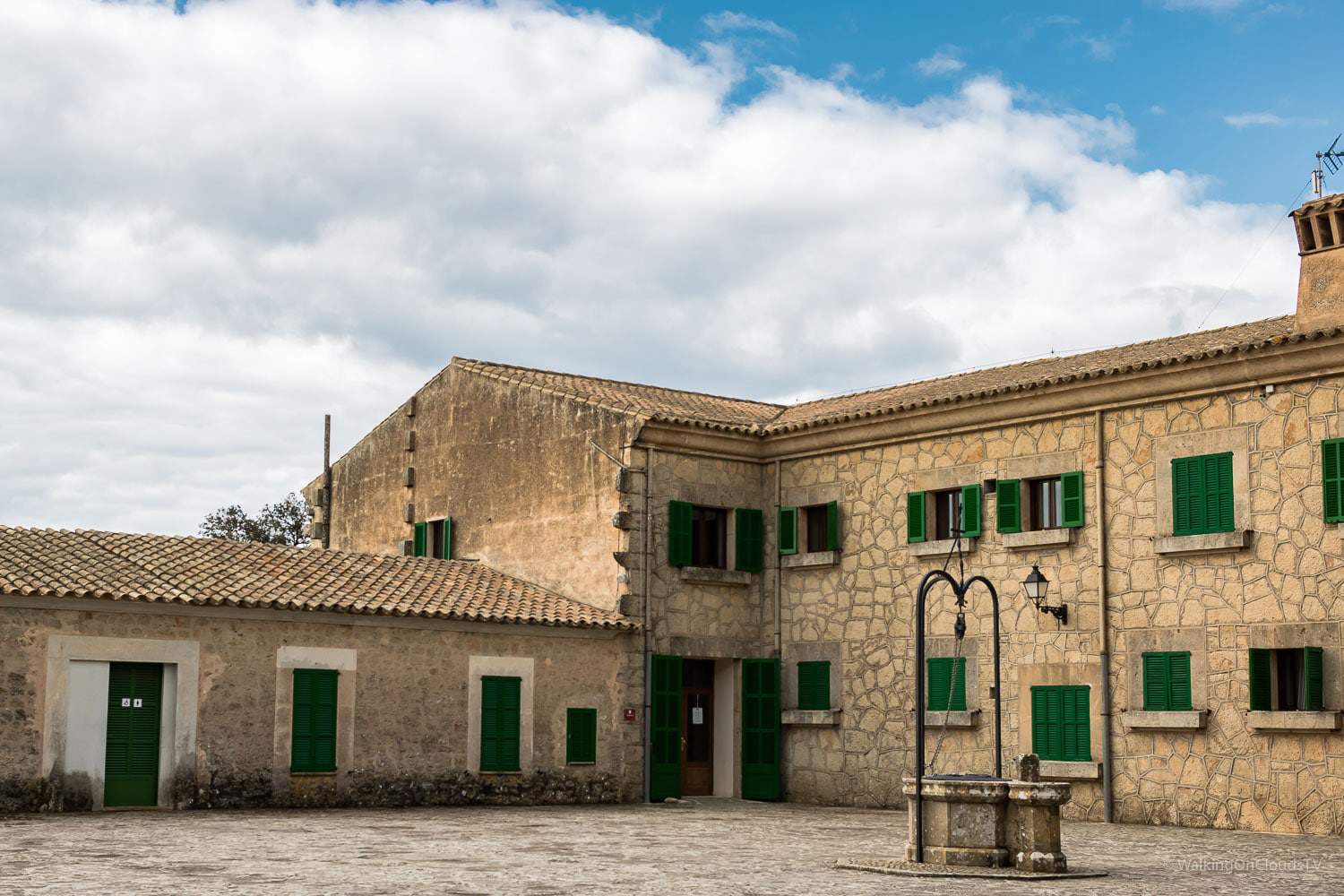 Yoga und Wandern auf Mallorca, meine ersten Erfahrungen, Retreat Finca Son Manera, Palma, Kathedrale, Arabische Bäder, Soller, walking, Best Ager, Alleinreisende