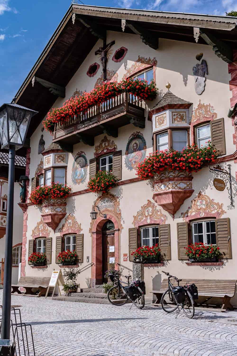 Kurztrip an den Chiemsee - was man sich ansehen sollte, Herreninsel, Fraueninsel, Herrenchiemsee, Alten Schloss, Alpenland, Wolfsschlucht, Wendelstein, Lüftlmalerei, Schiffleutwanderweg