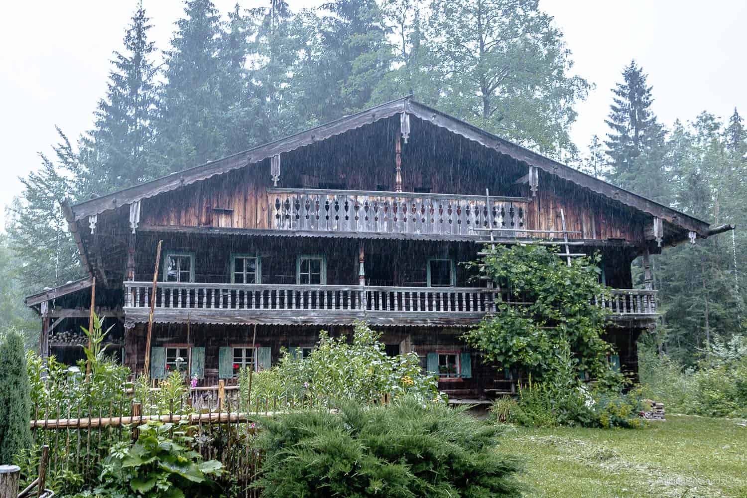 Wellnesshotel Klosterhof in Bayrisch Gmain - ideal für die kleine Auszeit. Direkte Nähe zu Bad Reichenhall und nur wenige Kilometer von Salzburg entfernt; Freilichtmuseum, Alte Saline, Predigtstuhlbahn, Erholung, Wandern, Klettern, Radtouren