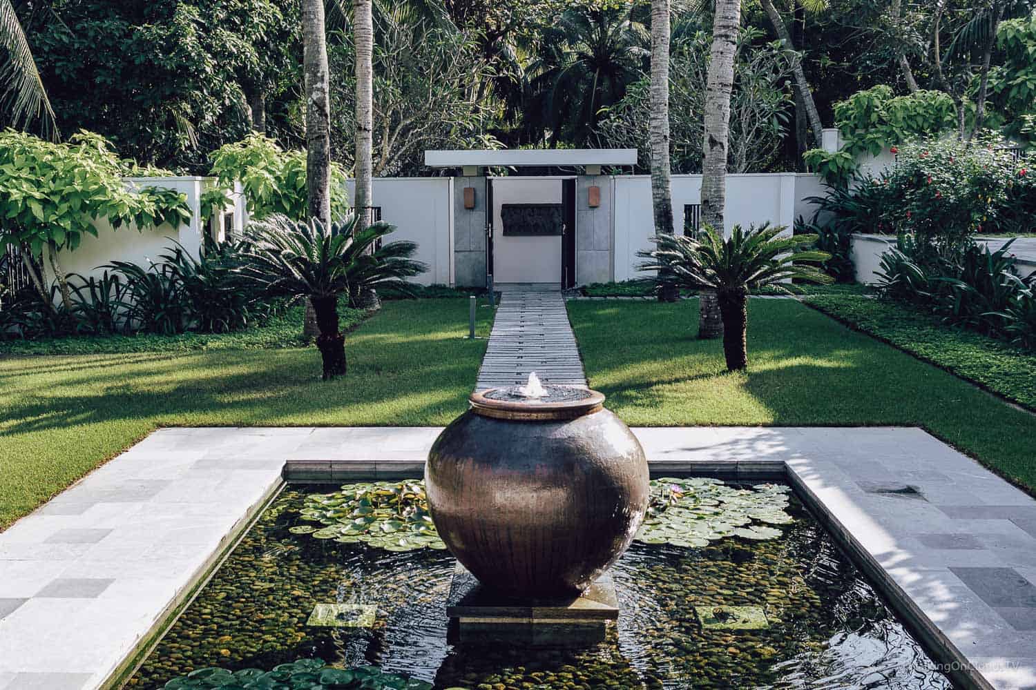 Das Four Seasons Resort - The Nam Hai - Hoi An, Vietnam. 100 Villen verteilt auf 35 Hektar direkt am Meer, riesige Poollandschaft, Spa, Wellness, fantastisches Essen, Erholung und Entspannung vom Feinsten