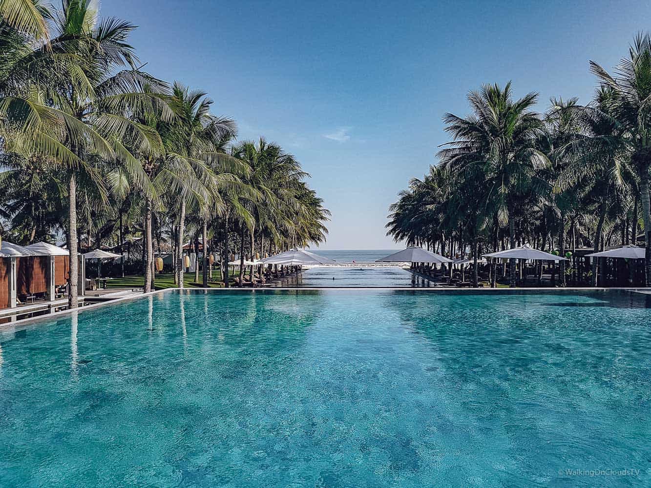 Das Four Seasons Resort - The Nam Hai - Hoi An, Vietnam. 100 Villen verteilt auf 35 Hektar direkt am Meer, riesige Poollandschaft, Spa, Wellness, fantastisches Essen, Erholung und Entspannung vom Feinsten