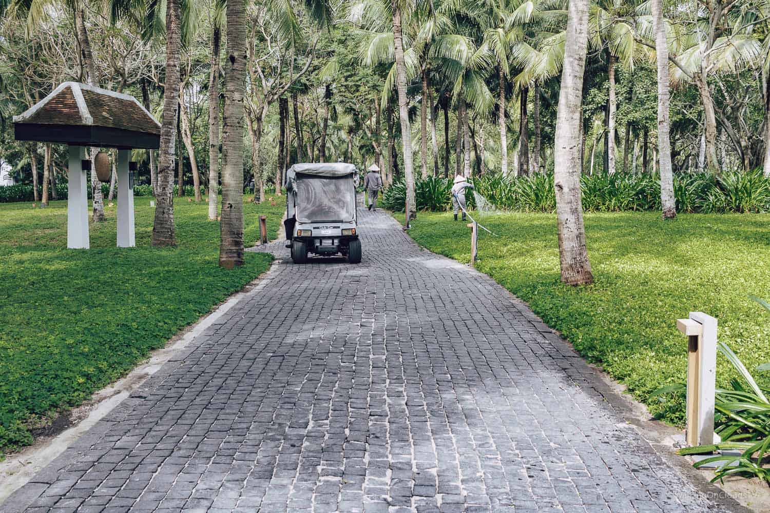 Das Four Seasons Resort - The Nam Hai - Hoi An, Vietnam. 100 Villen verteilt auf 35 Hektar direkt am Meer, riesige Poollandschaft, Spa, Wellness, fantastisches Essen, Erholung und Entspannung vom Feinsten