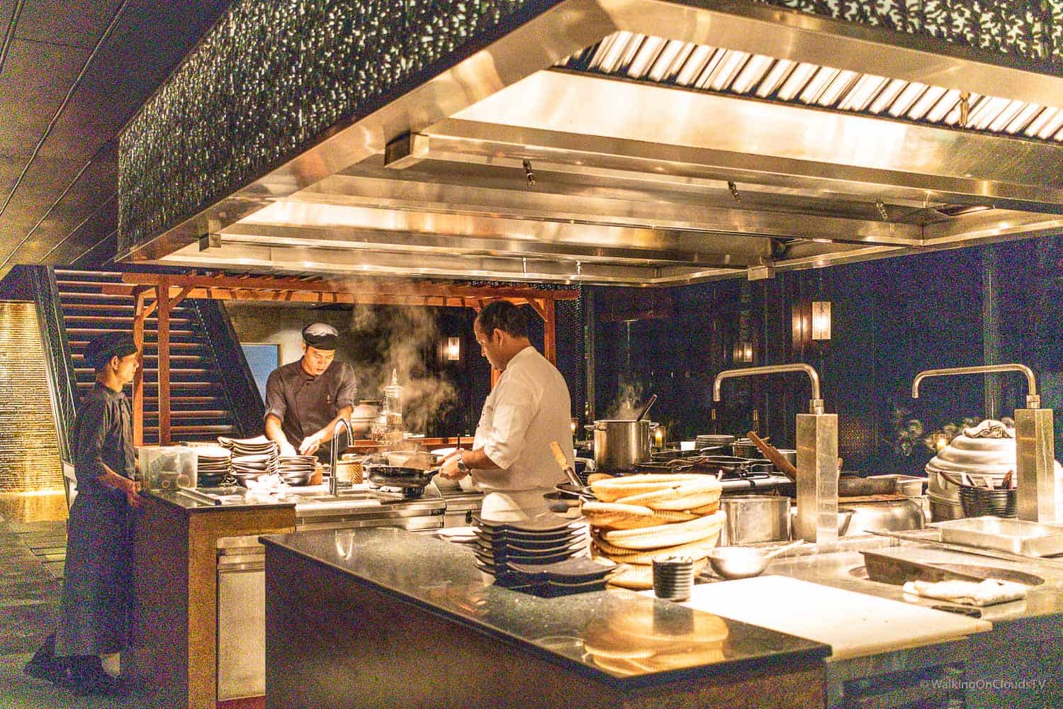 Das Four Seasons Resort - The Nam Hai - Hoi An, Vietnam. 100 Villen verteilt auf 35 Hektar direkt am Meer, riesige Poollandschaft, Spa, Wellness, fantastisches Essen, Erholung und Entspannung vom Feinsten