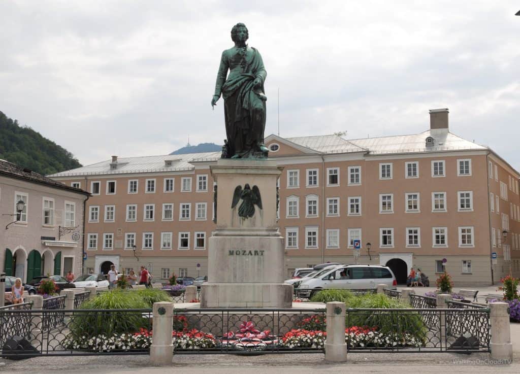 Salzburg erleben - Salzburger Festspiele und Sehenswürdigkeiten - Festung - Mozarthaus - Festspielhaus - Felsenreitschule - DomQuatier Museum - Fackeltanz - Residenzplatz