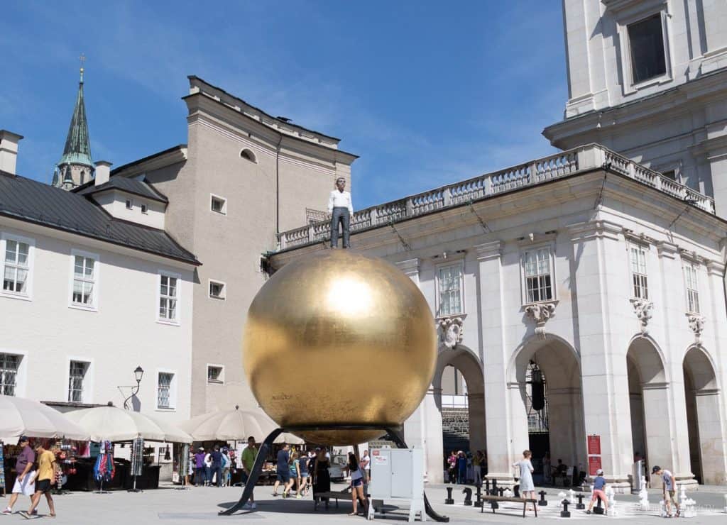 Salzburg erleben - Salzburger Festspiele und Sehenswürdigkeiten - Festung - Mozarthaus - Festspielhaus - Felsenreitschule - DomQuatier Museum - Fackeltanz - Residenzplatz