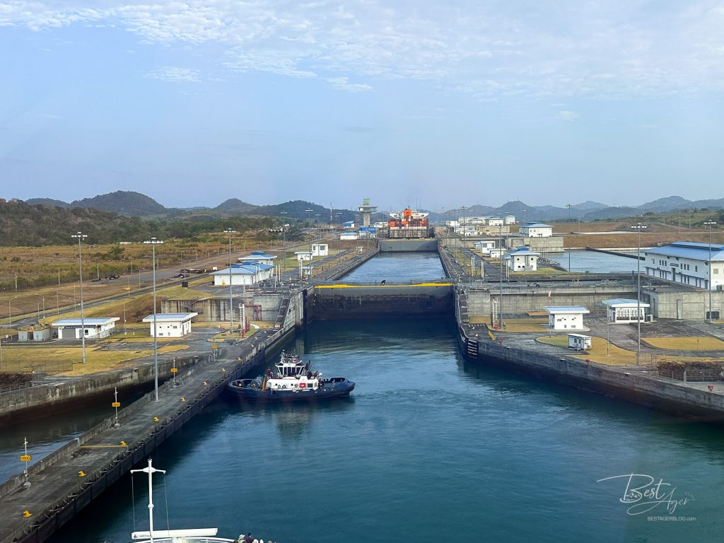 Panama Kanal Durchfahrt mit der Norwegian Joy - vom Pazifik zum Atlantik - Einfahrt in die Cocoli Schleuse