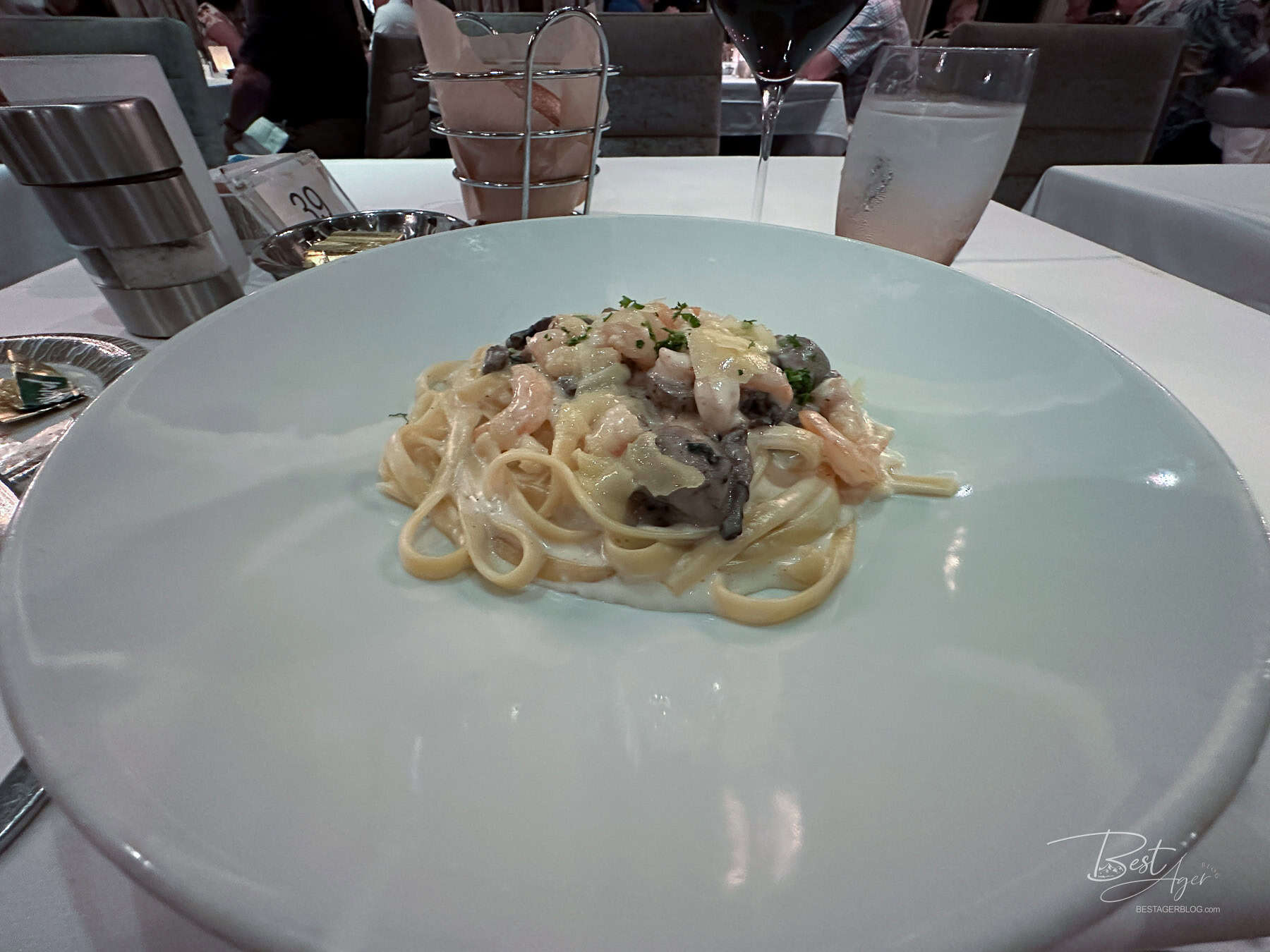 Panama Kanal Durchfahrt mit der Norwegian Joy - vom Pazifik zum Atlantik - Abendessen im Savor