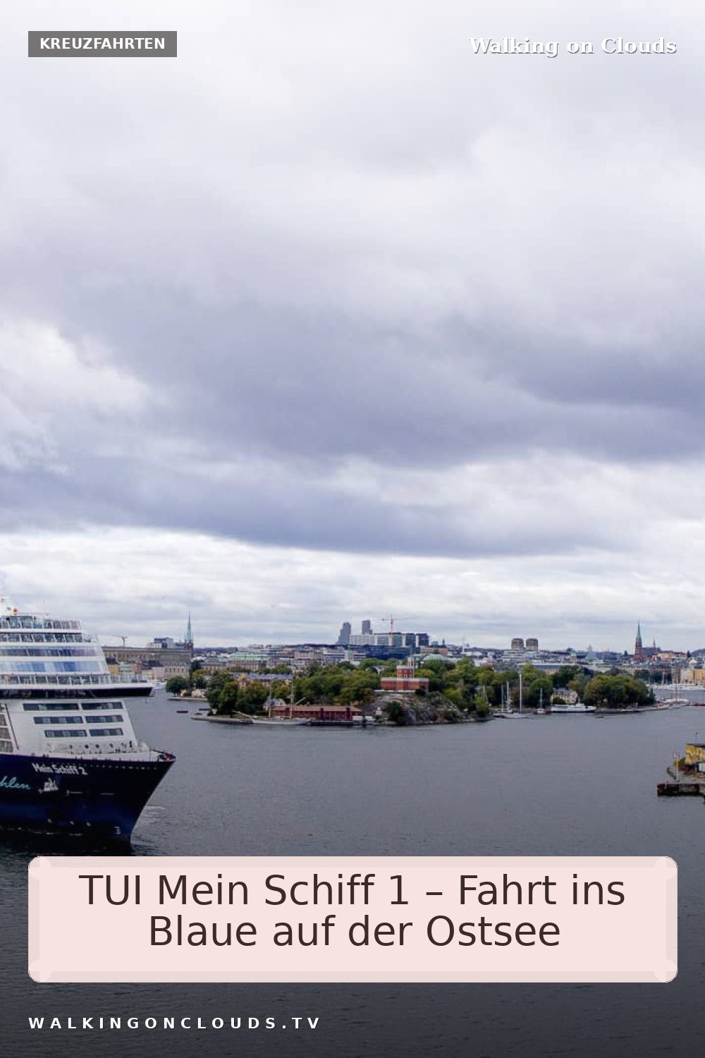 TUI Mein Schiff 1 als Kreuzfahrtanbieter, mit Konzept für Kreuzfahrten während der Corona-Pandemie für eine Fahrt ins Blaue ohne Häfen, Ostsee
